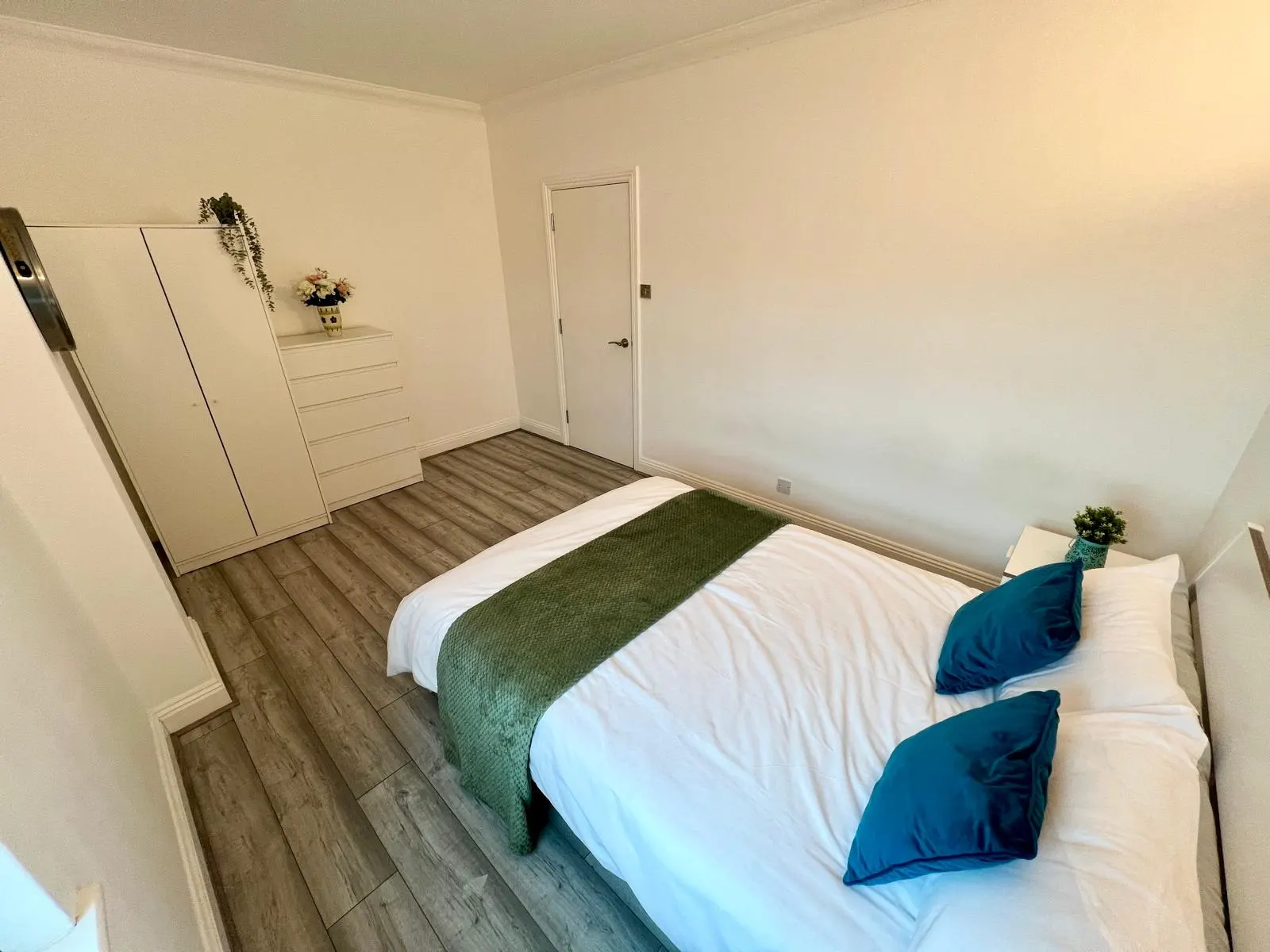 Double room near Crossharbour